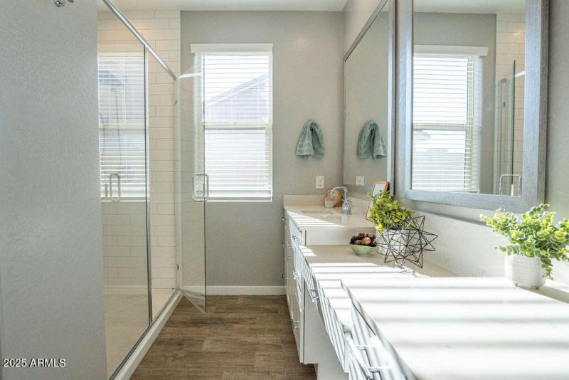 Light and bright primary bath