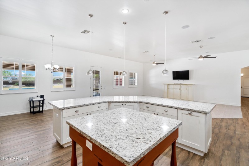 20-Kitchen & Family Room