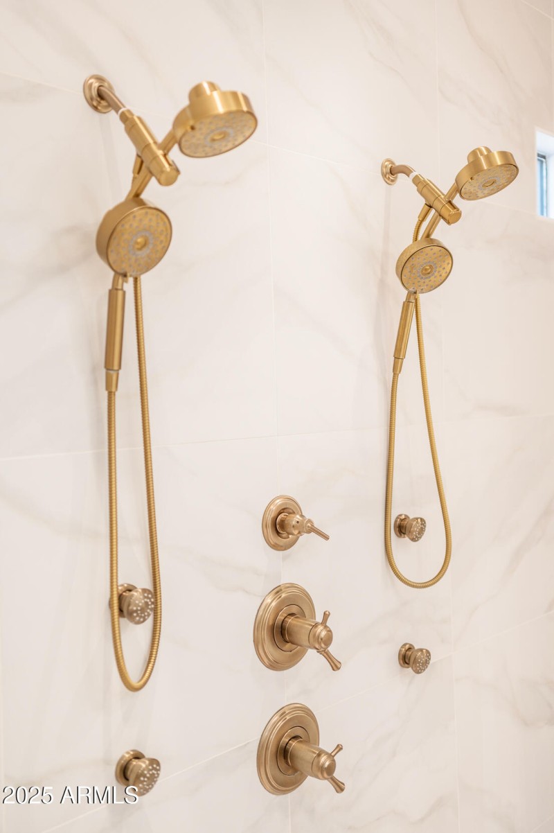 primary_shower_detail_2