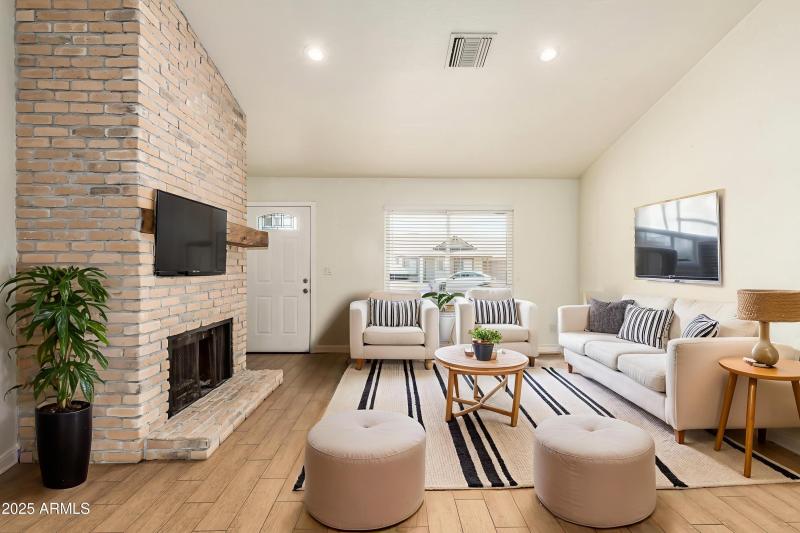 07-Aster - Living Room - Scandinavian -