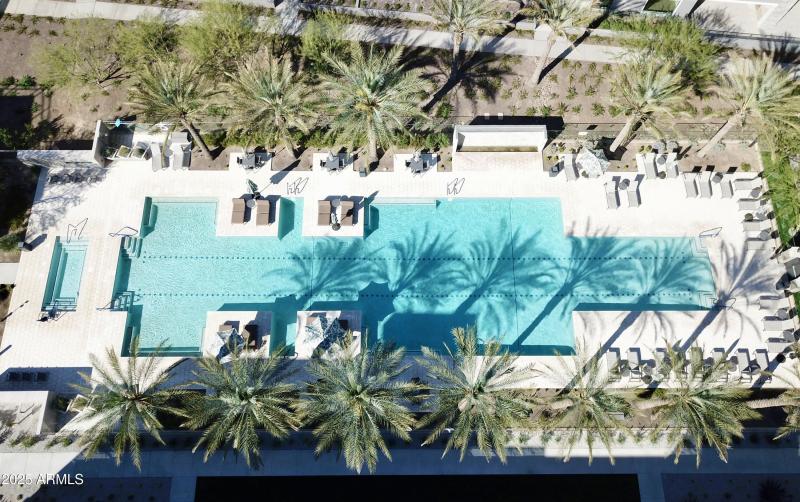 Huge Heated Pool And Spa