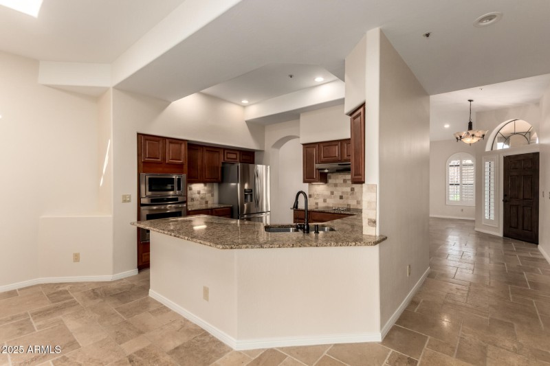 Kitchen with eat in breakfast room