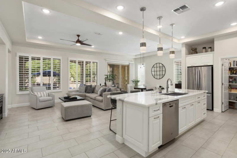 Stunning Quartz kitchen counters