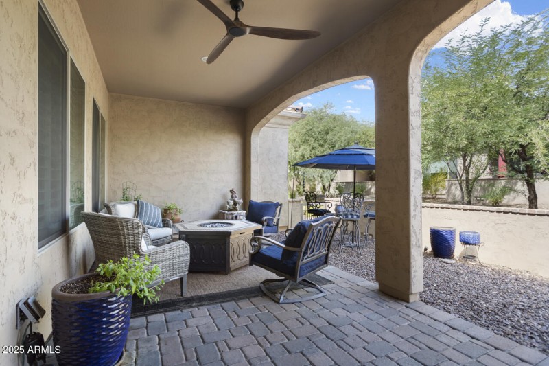 Covered patio w/pavers