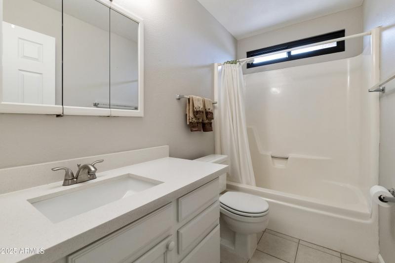 Guest Bath Tub/Shower