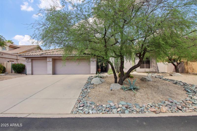 2-web-or-mls-E Altadena Dr-S2708-002