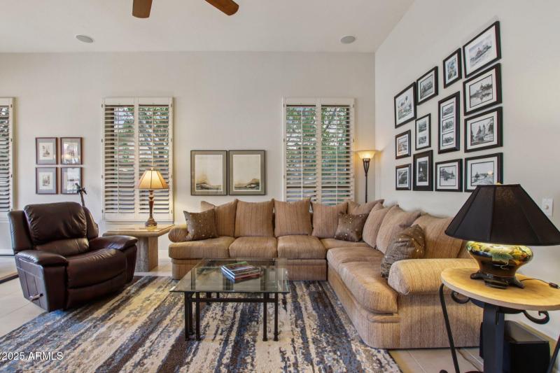 6-web-or-mls-E Altadena Dr-S2708-006