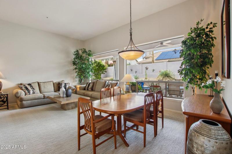 10-web-or-mls-E Altadena Dr-S2708-010