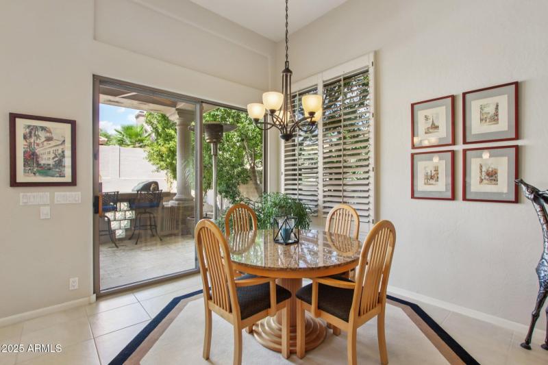 12-web-or-mls-E Altadena Dr-S2708-012