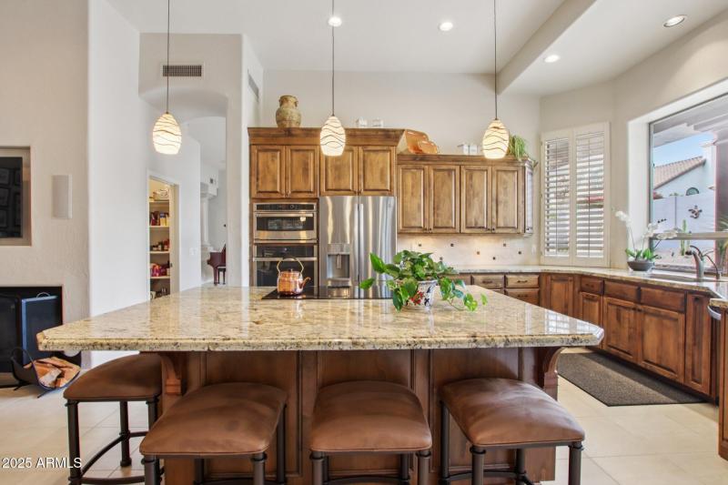 15-web-or-mls-E Altadena Dr-S2708-015