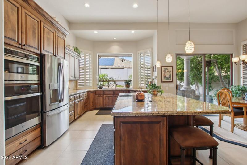 17-web-or-mls-E Altadena Dr-S2708-017