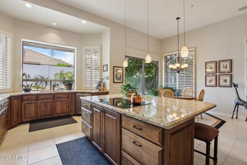 18-web-or-mls-E Altadena Dr-S2708-018