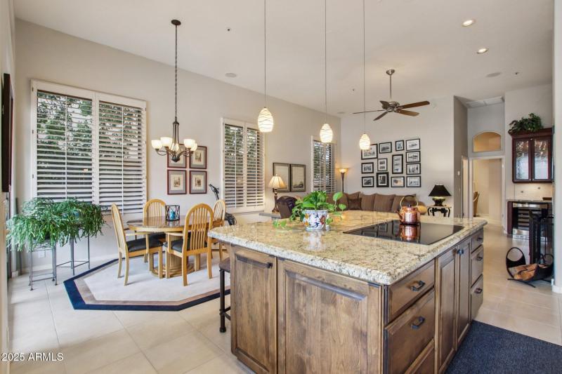 21-web-or-mls-E Altadena Dr-S2708-021