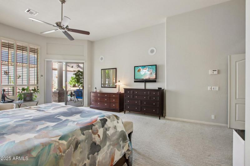 34-web-or-mls-E Altadena Dr-S2708-034