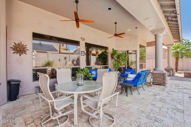 48-web-or-mls-E Altadena Dr-S2708-050