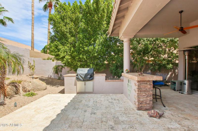 60-web-or-mls-E Altadena Dr-S0209-010