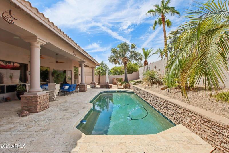 62-web-or-mls-E Altadena Dr-S0209-012