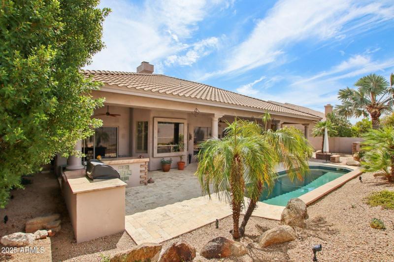 63-web-or-mls-E Altadena Dr-S0209-013