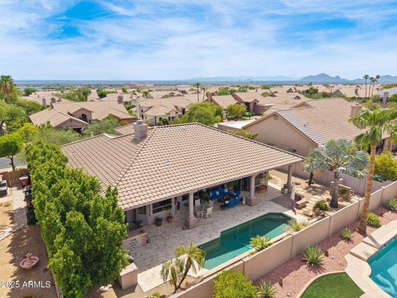 67-web-or-mls-E Altadena Dr-S0209-017