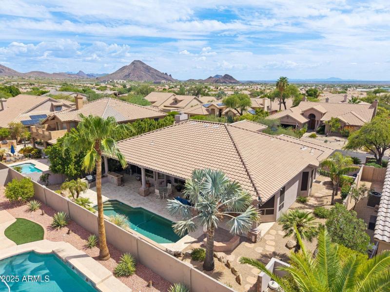 69-web-or-mls-E Altadena Dr-S0209-019