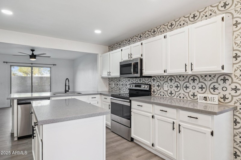 11-web-or-mls-4206-e-agave-rd