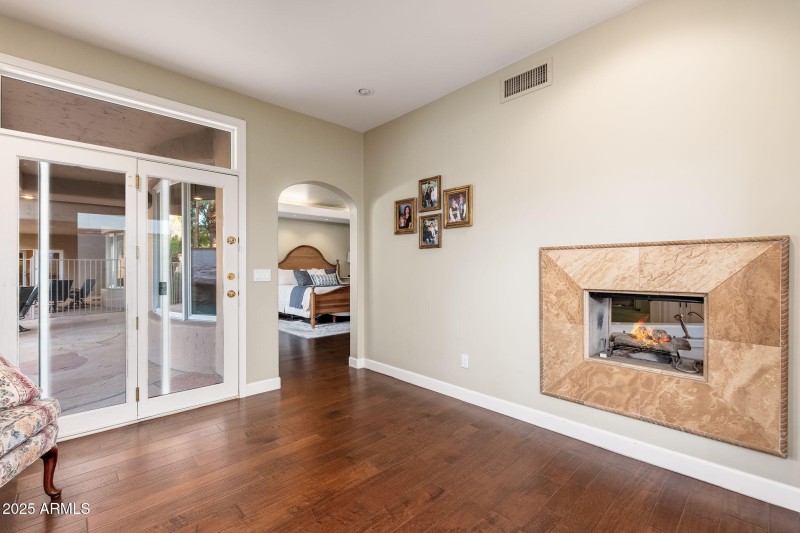 Sitting Room / Bedroom 2