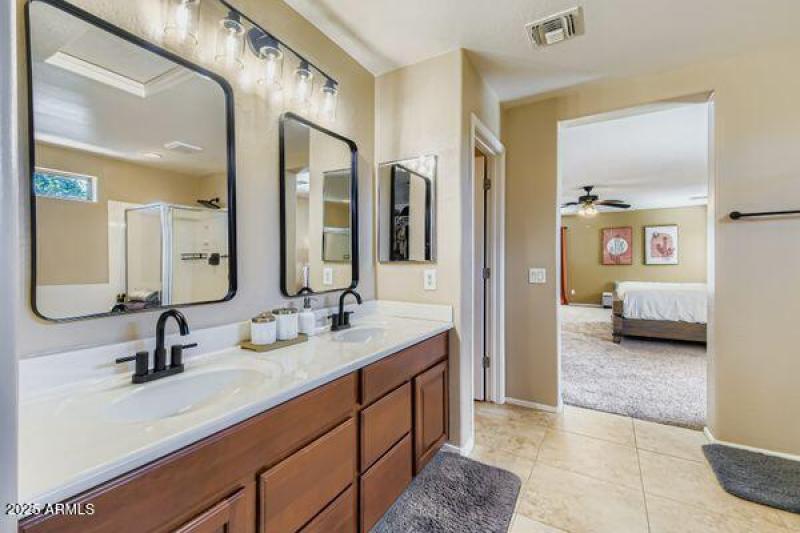 25 2nd Floor Primary Bathroom