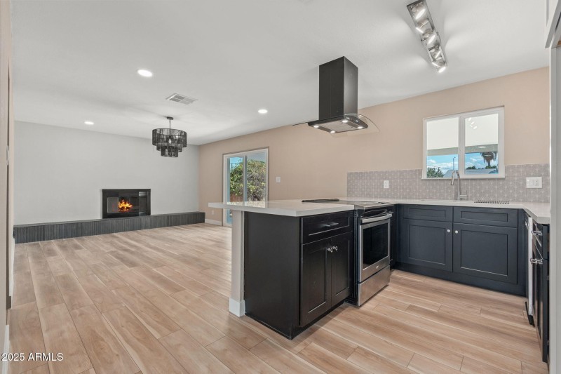 3121 W Hearn Rd - 07