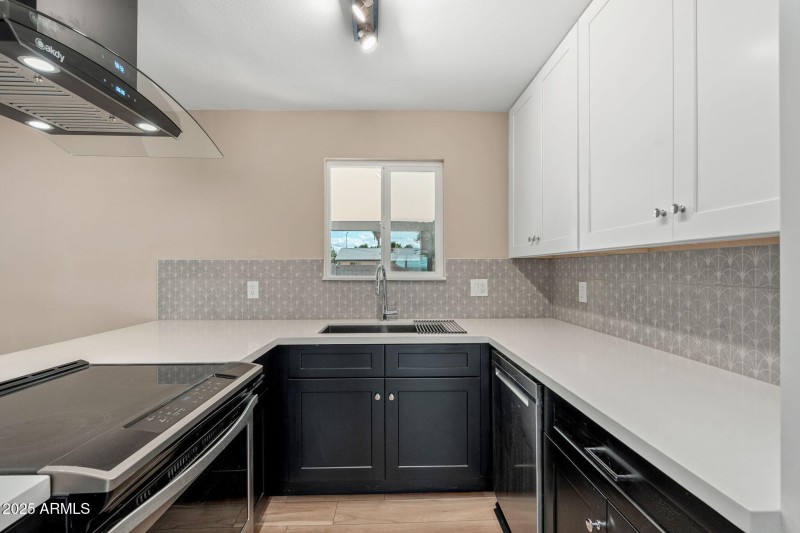 3121 W Hearn Rd - 08