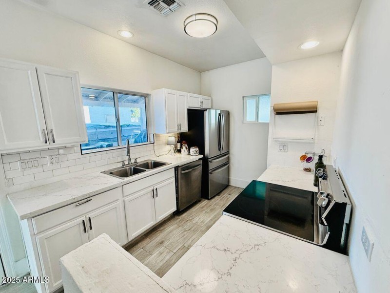 light bright kitchen