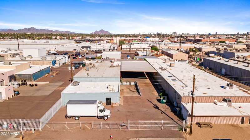2-web-or-mls-4239 N 40th Ave-1
