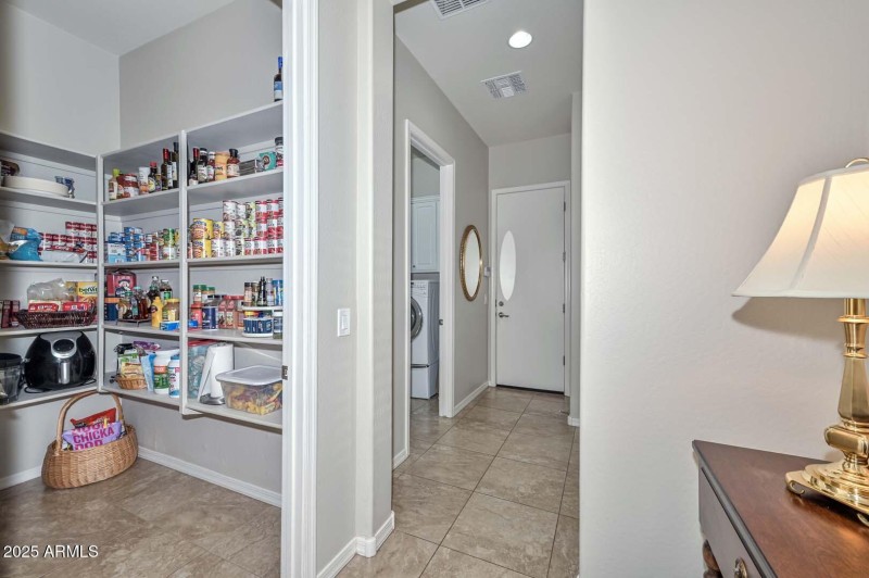 Walk-in-Pantry