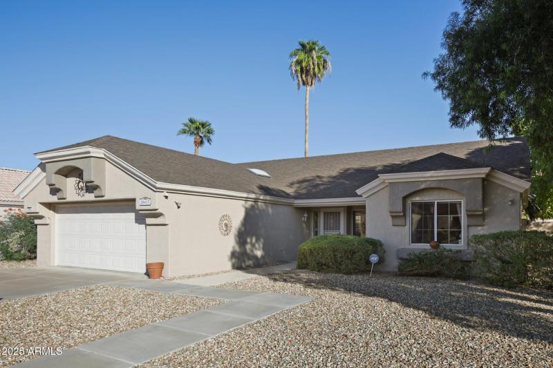 Nice shade tree in front