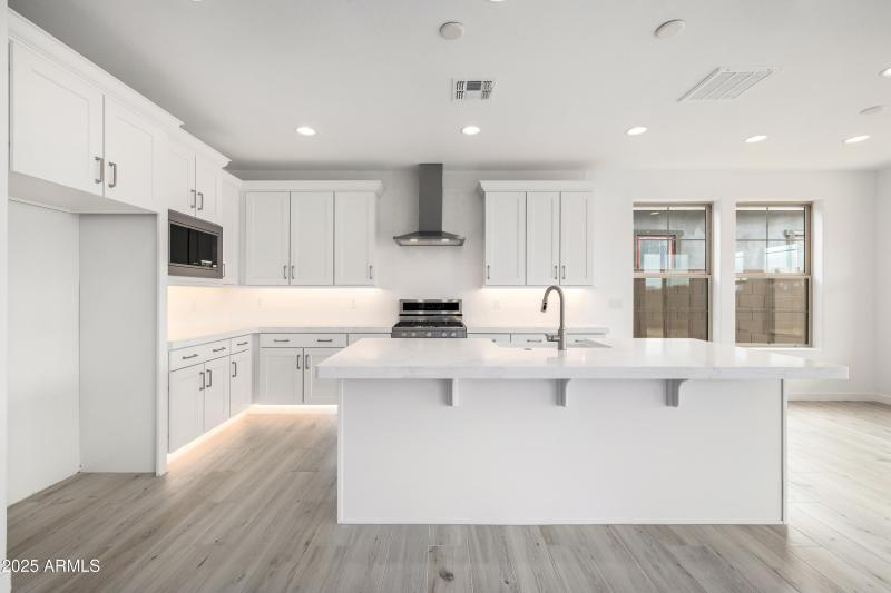 Lot 34 Kitchenaid appliances