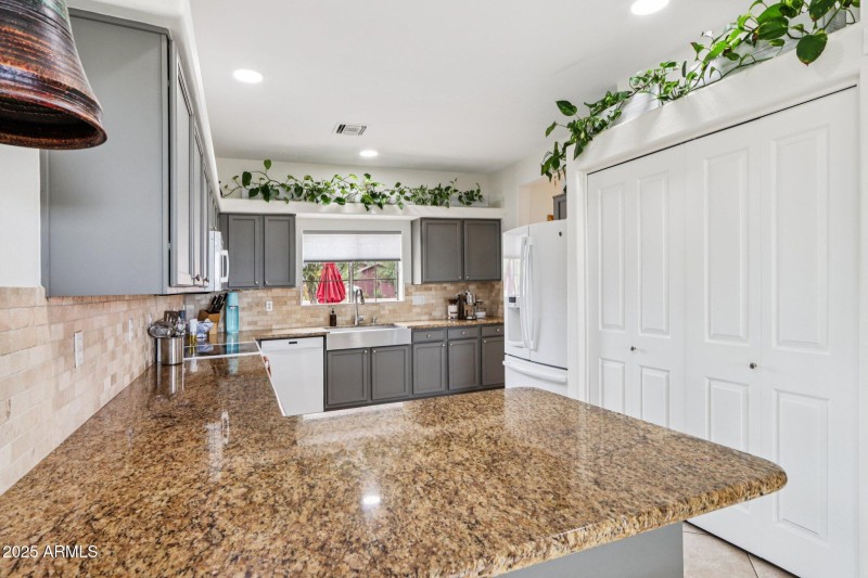 19-web-or-mls-E Anasazi Pl-S2009-019