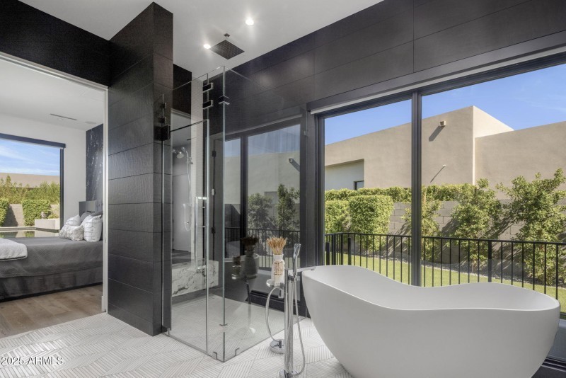 Separate Shower/Tub