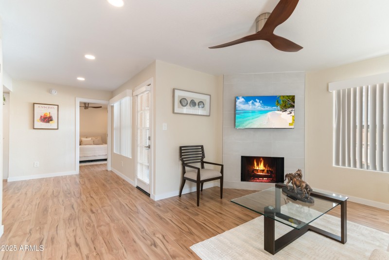 4_8787 e mountain view rd 2101-4