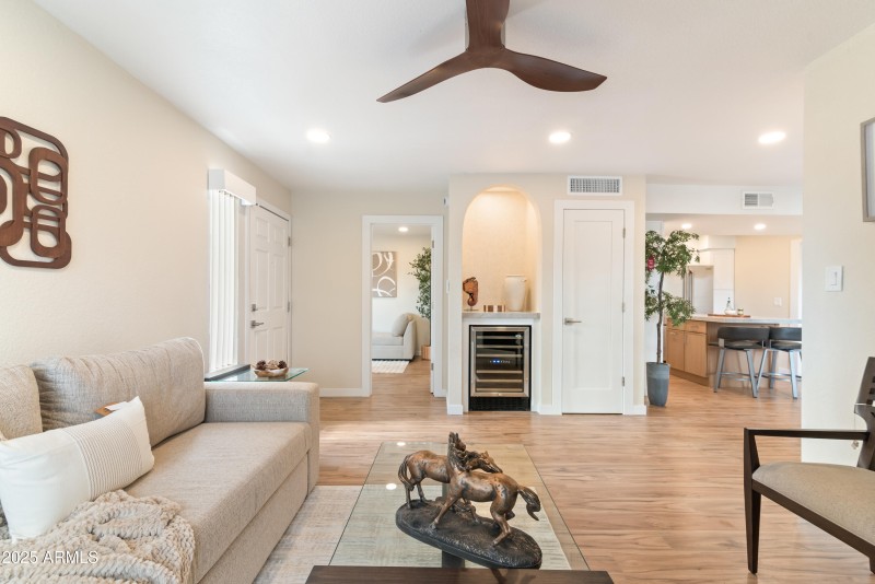 8_8787 e mountain view rd 2101-8