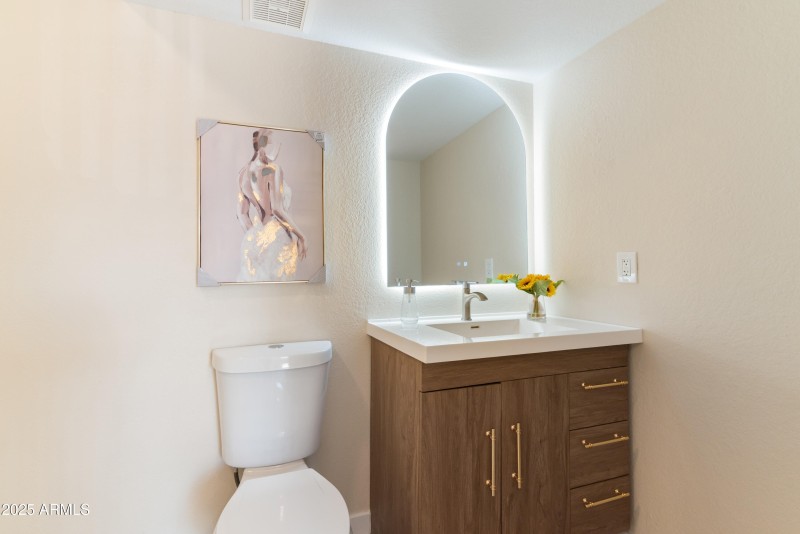 25_8787 e mountain view rd 2101-25