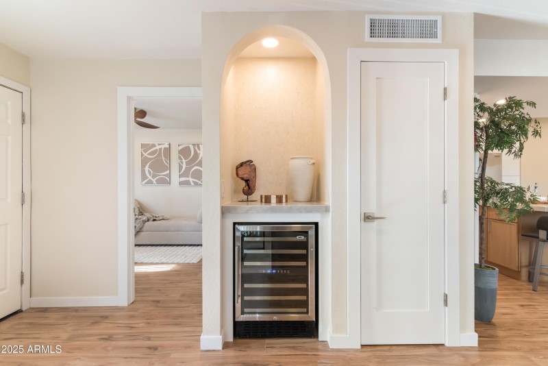 9_8787 e mountain view rd 2101-9