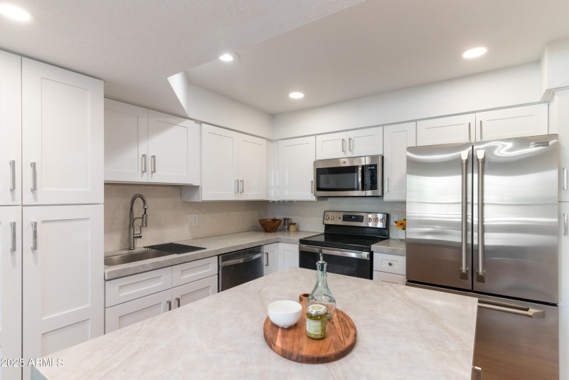 12_8787 e mountain view rd 2101-12