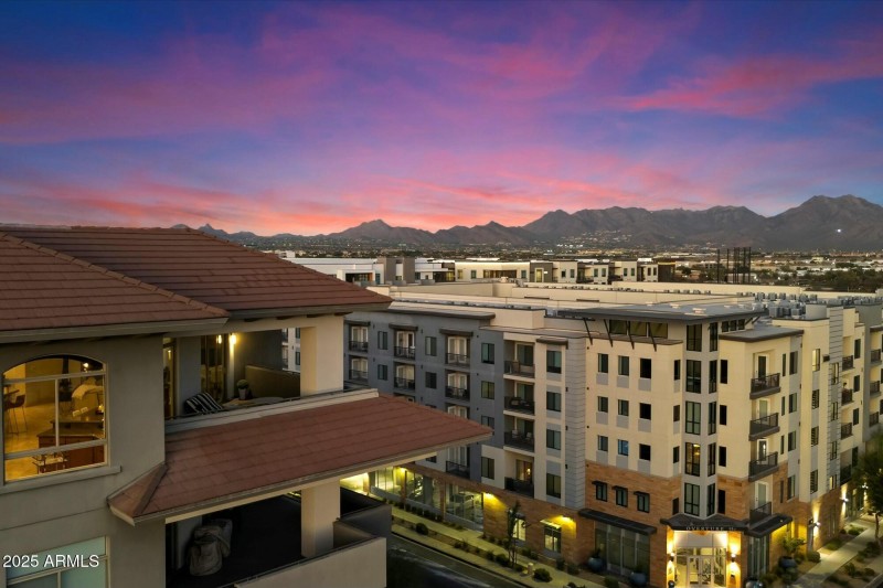 Mountains all around!