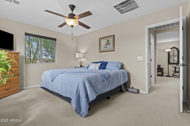 Large secondary bedroom