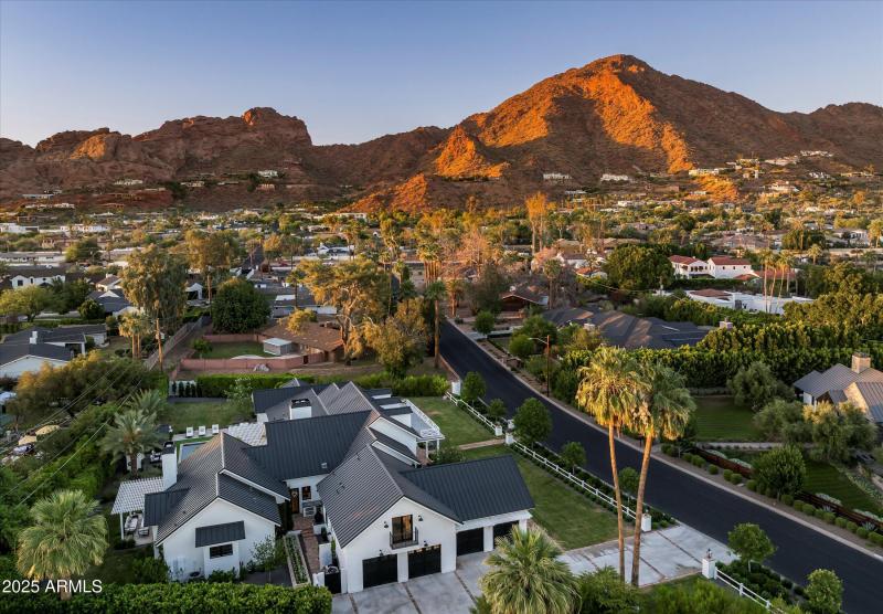 CAMELBACK LUXURY