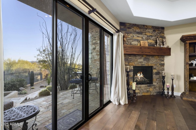 -Primary Suite Sitting Area