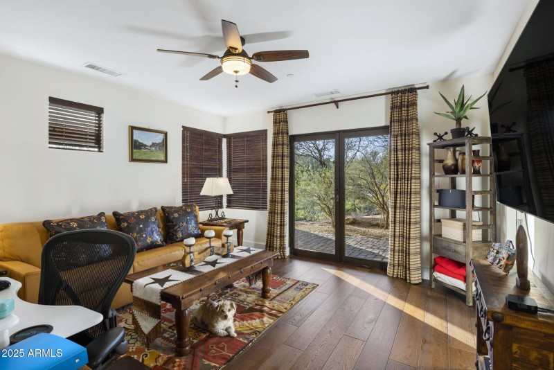 -Attached Guest House Livin