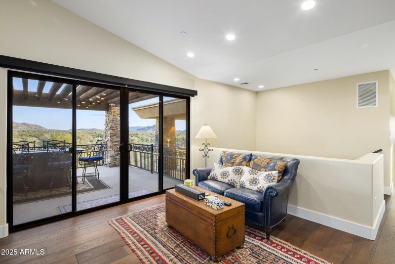 -Upper Loft Sitting Area