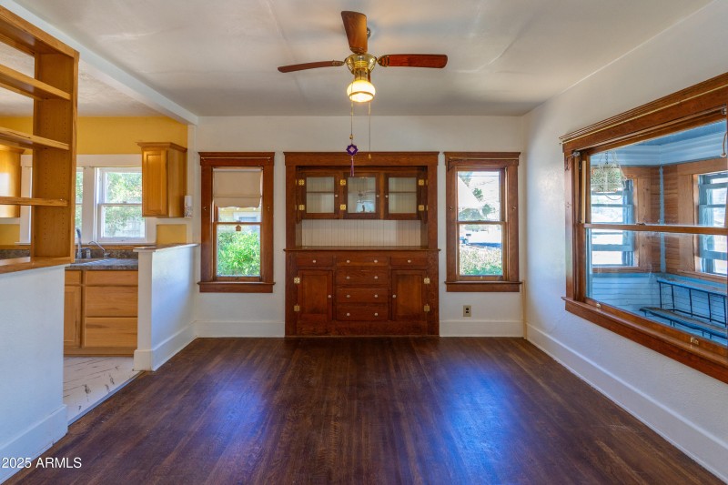 Formal Dining / Built Ins