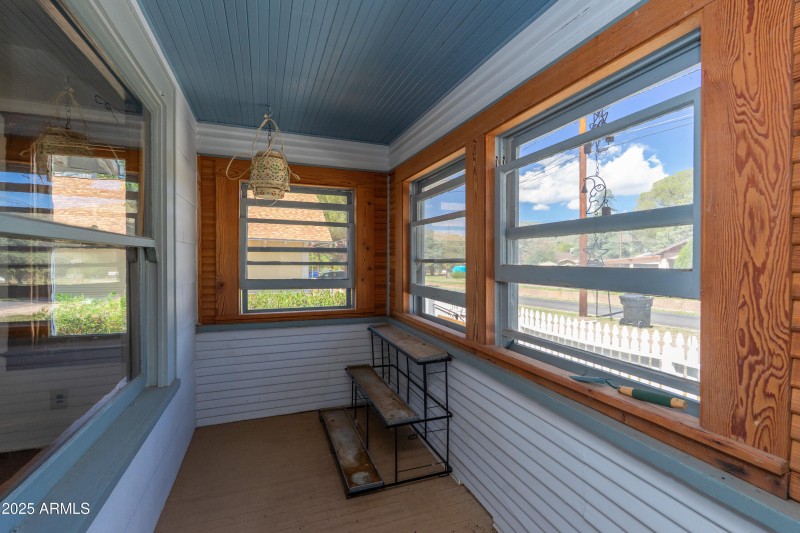Enclosed Porch / AZ Room