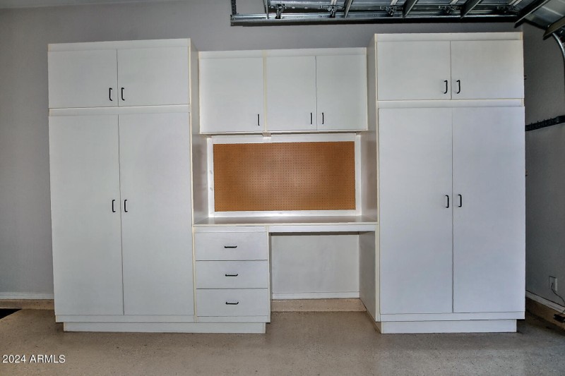 7167 W Merriweather Wy-large-048-039-Gar